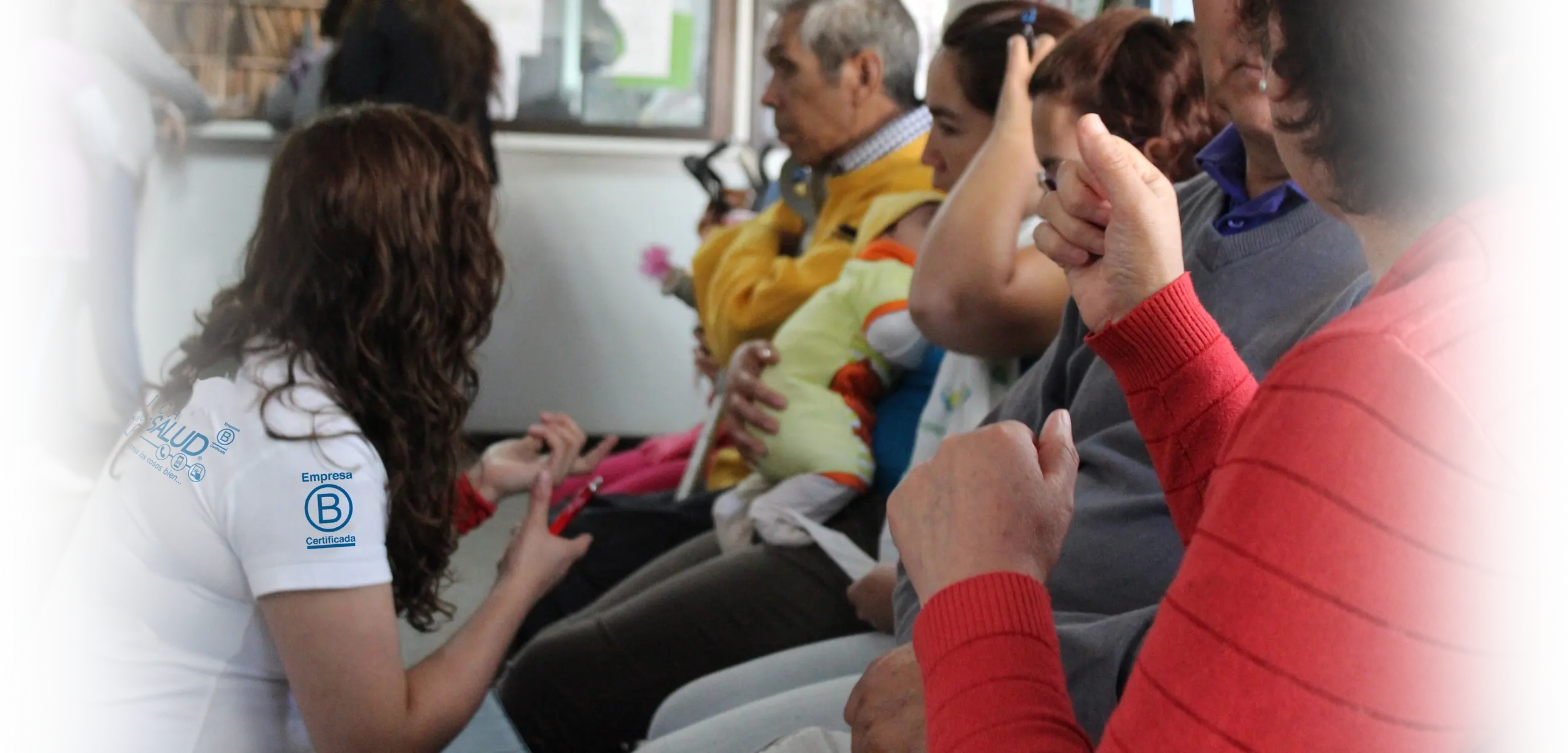 Equipo de HoraSalud atendiendo a la comunidad